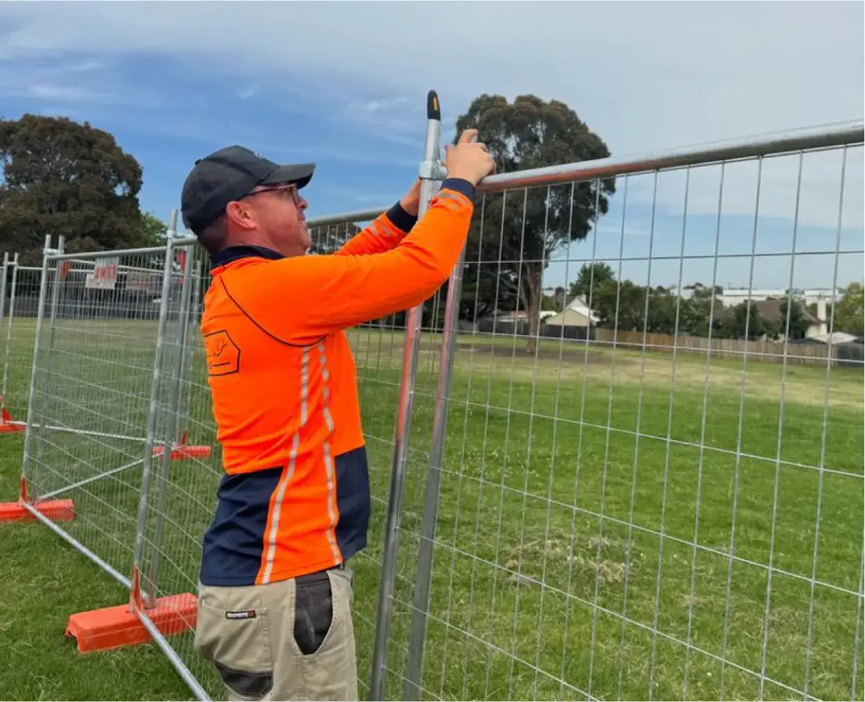 How to install a temporary fencing Arrow Hire